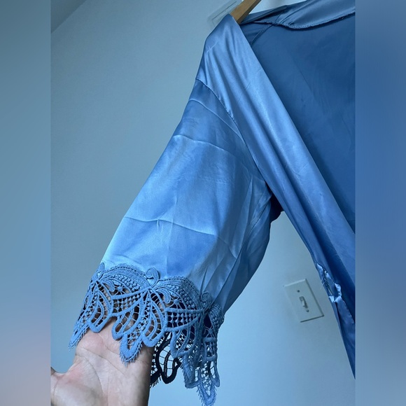 Silk robe - Picture 3 of 7